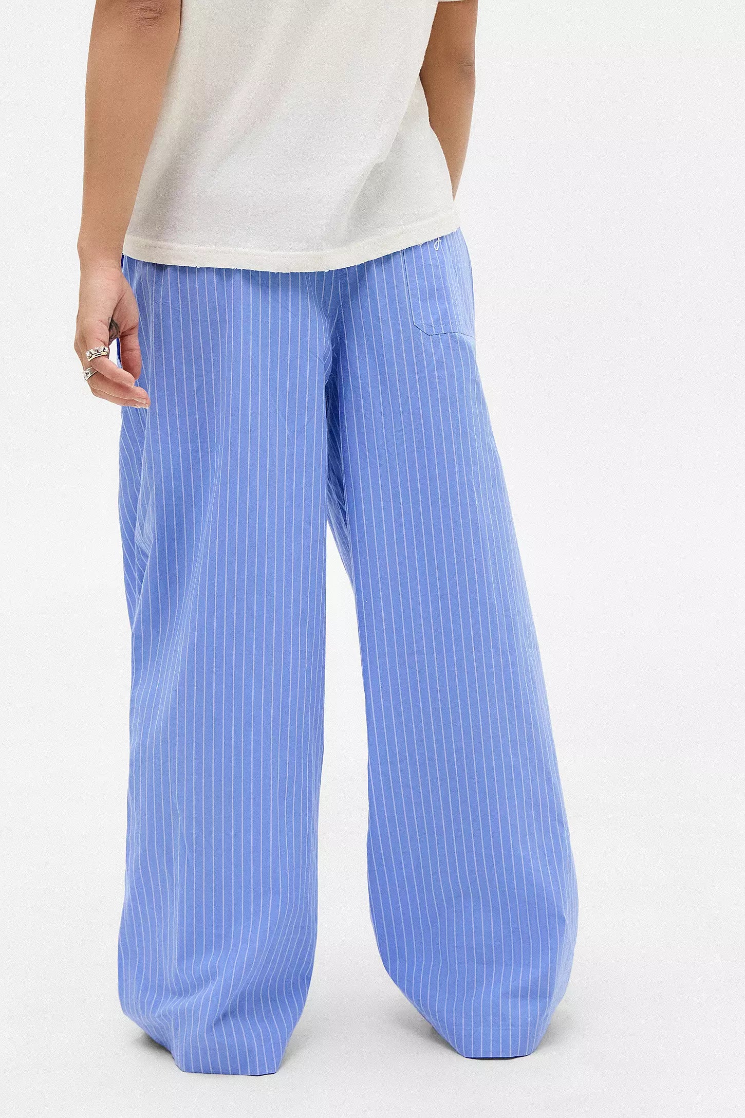 Urban Outfitters BDG Leni Boxer Pants – back on model blue